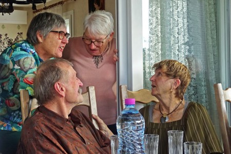 On se raconte les dernières nouvelles.
